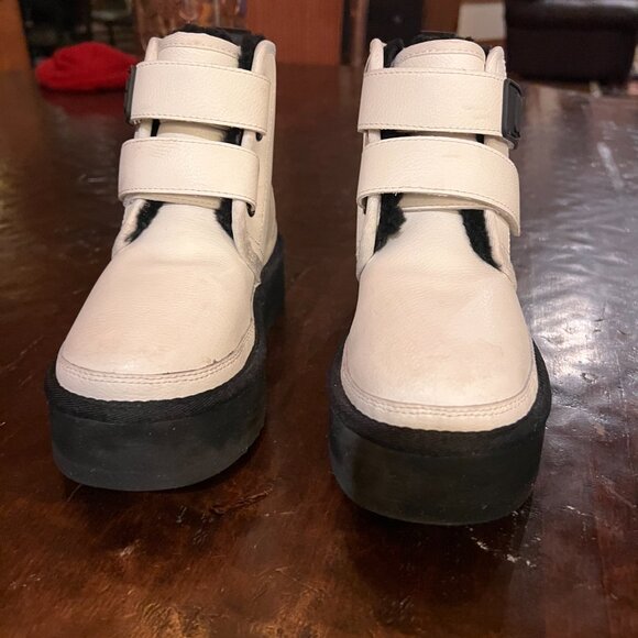 Girls UGG Boots Size 1 - White, Very Good Condition - Picture 6 of 8